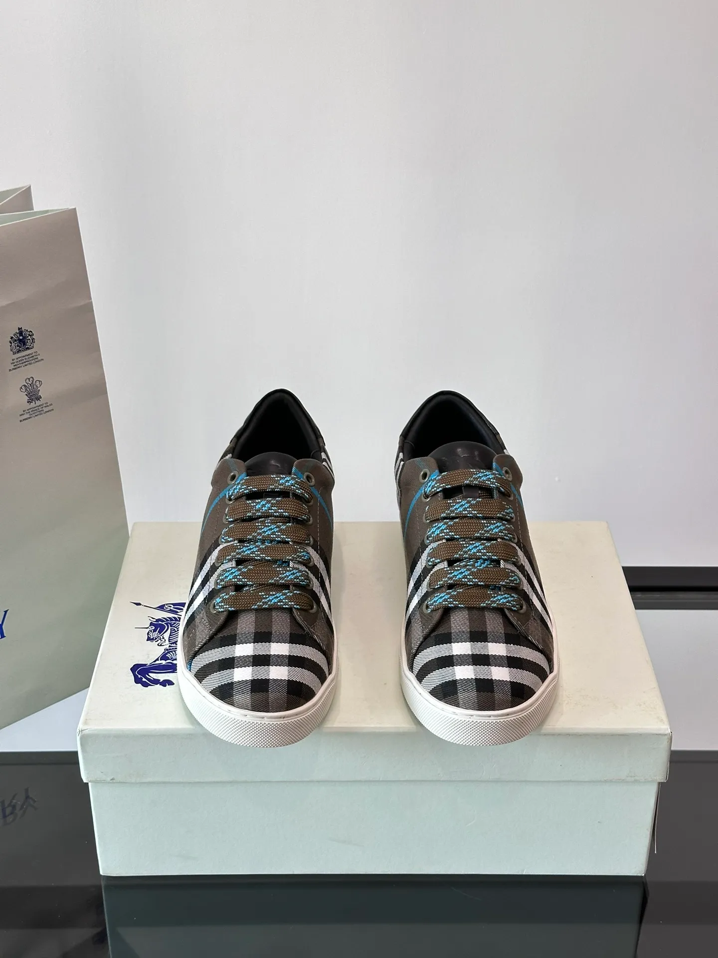 Men's shoes 💰p380 "Burberr＊" men's classic low-top sneakers, reinterpreted with Vintage retro plaid cotton and cowhide materials, decorated with a new brand logo. First-layer sheepskin lining, embossed Burberry lettering logo on the heel, T men's shoes 💰pU original outsole! Size: 38-44 (38.45 customized)